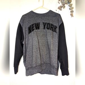 New York City Crew Neck Sweatshirt Black Gray Medium